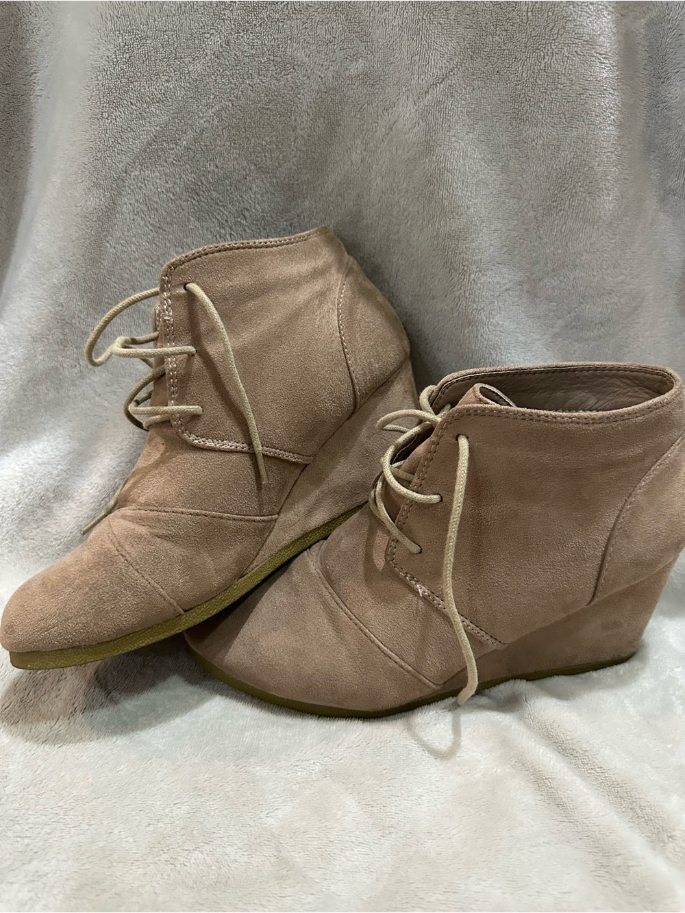Love mark tan suede wedge booties in 7.5